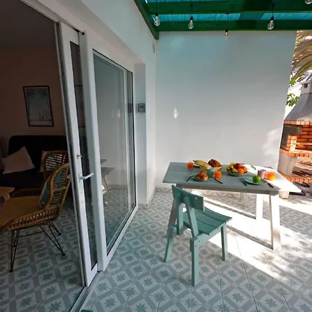 아파트 In Mit Terrasse, Gemeinsamem Pool Und Grill *